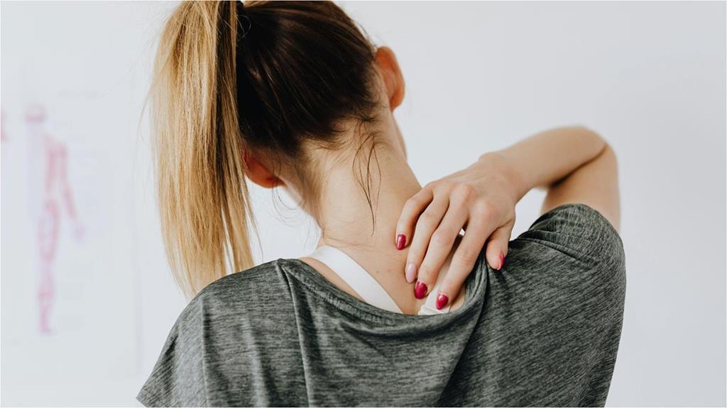 早上起床伸展「3部位」超有效！專家曝簡單「6步驟」緩解僵硬肌肉