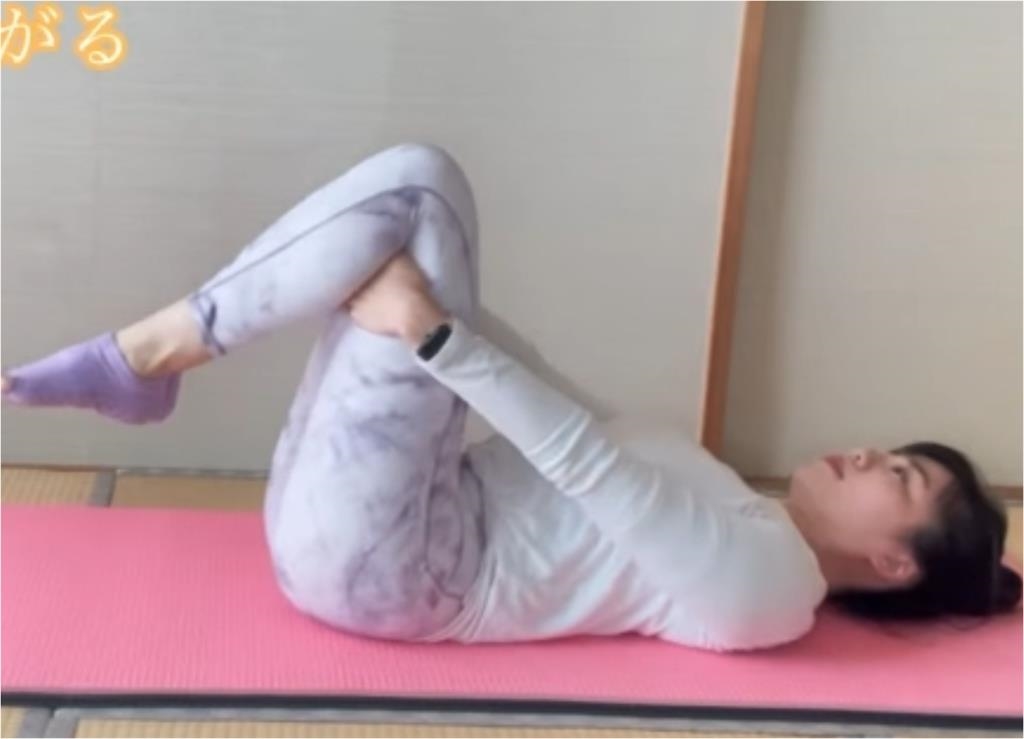 早上起床伸展「3部位」超有效！專家曝簡單「6步驟」緩解僵硬肌肉