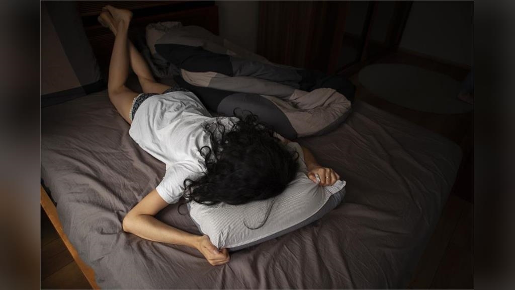 弟女友遭惡兄「插入」！三人酒局女子醉倒男友房　清醒驚覺：進來的不是他