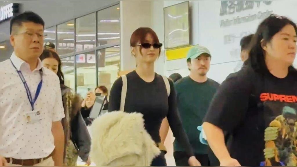 10年來首次！「TWICE」7名成員飛抵高雄　現場畫面曝光