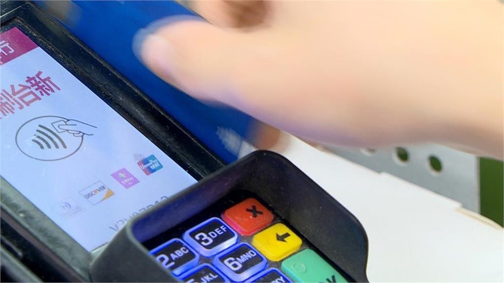 出國刷卡誤觸「陷阱鍵」恐噴5%手續費！達人示警：別看台灣國旗就按下去
