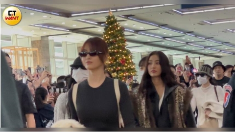 等了十年！TWICE七人抵達高雄　MINA親切揮手