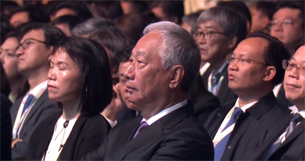 75歲郭台銘「一頭白髮」現身!同框劉揚偉「真實精神狀態」首度曝光