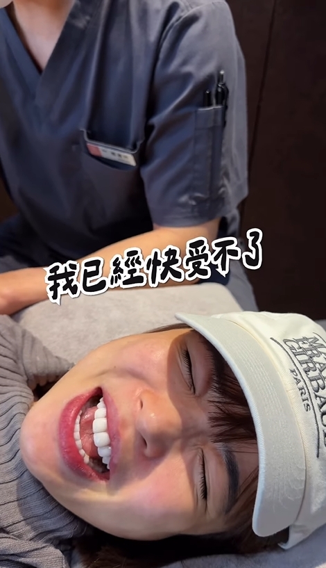 一隻阿圓除刺青「床上痛到臉變形」畫面曝！她突皺眉急喊：聞到烤肉味