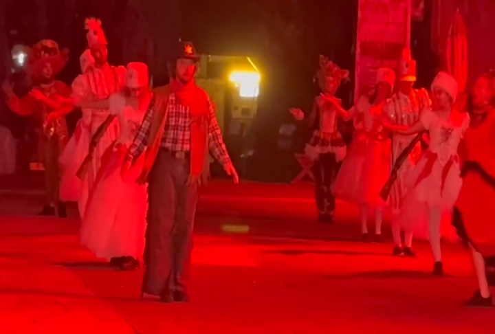 遊樂園打造黑色耶誕美學　基隆海洋廣場冬季點燈啟動