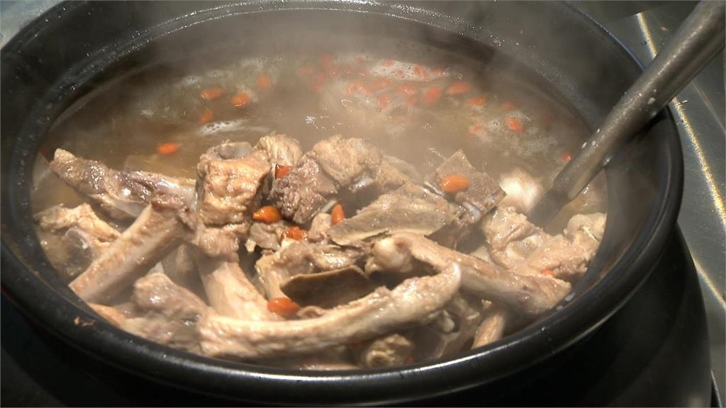 薑母鴨只賣冬天3個月「能賺錢嗎」?業者親揭秘辛「靠1食材」:看店家良心