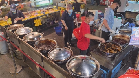 思母之心化動力 夜市滷味王「九鼎燒」火力全開噴汁