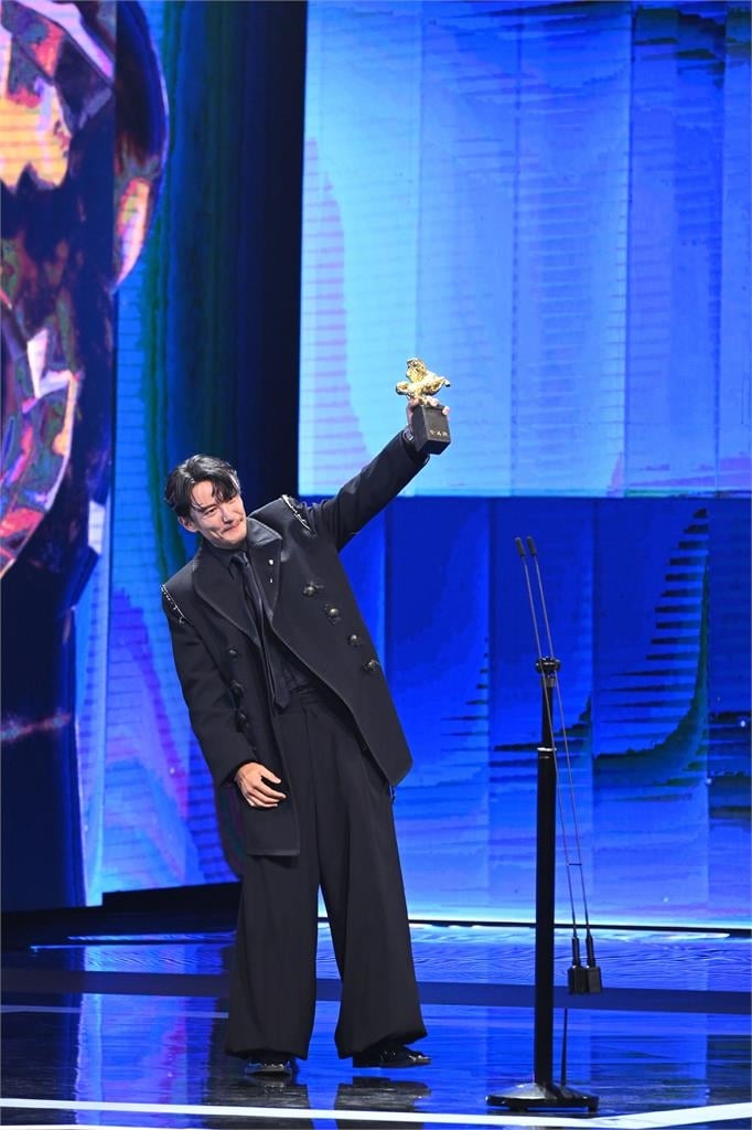 金馬62／張震「2摘金馬影帝」自己也嚇爛！一上台「爆出大實話」全場笑噴