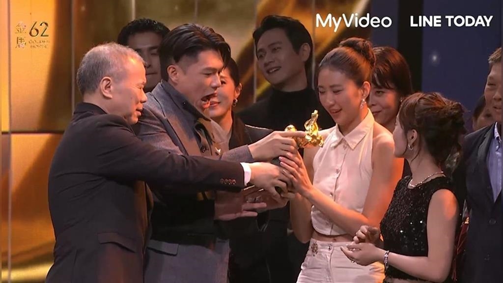 金馬62／《大濛》 抱回5獎成最大贏家！獲「最佳劇情片」相擁惹哭網