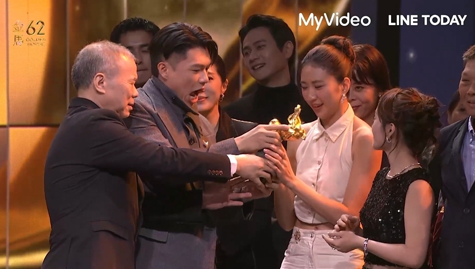 金馬62／《大濛》 抱回4獎成最大贏家！獲「最佳劇情片」登台相擁惹哭網