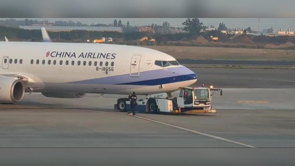 最新／華航飛洛杉磯延誤1小時「塑膠袋捲入發動機」　桃機回應了