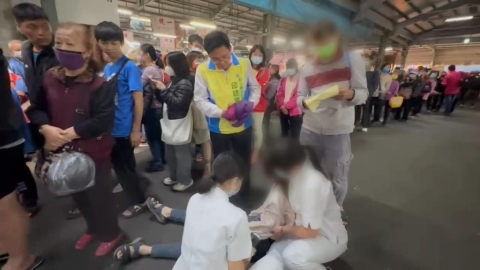 彰化免費蔬果大放送!排隊人龍綿延近一公 1女子疑低血糖昏倒