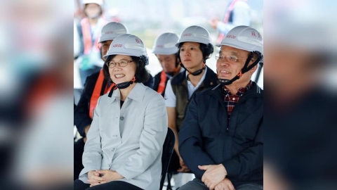 合體參訪淡江大橋!任內沒什麼颱風原因曝? 蔡英文笑虧「護國院長比較兇」