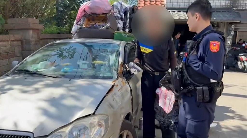 危險!男家當綁車頂到處趴趴走 網友戲稱