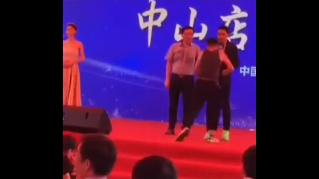 70歲任達華「不靠換心續命」台上跌倒3秒神自救！「華麗轉身」敏捷身手畫面曝