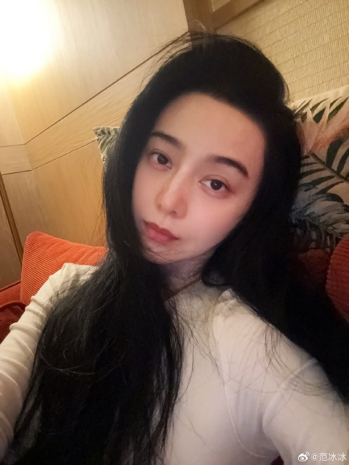 范冰冰奪影后曝「600則祝賀塞滿手機」！發文曬出朦朧自拍揭心境：有點懵