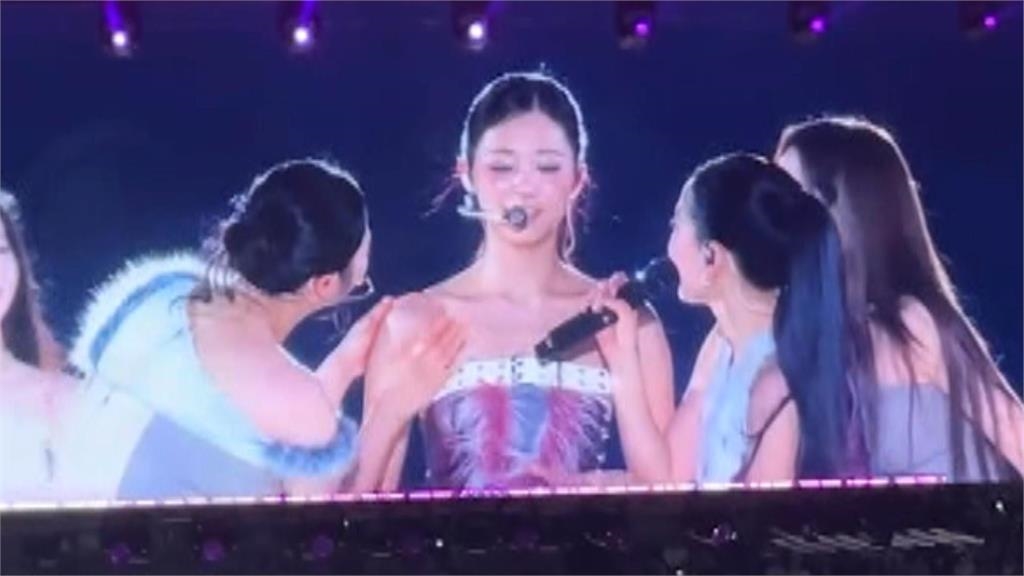 周子瑜週日演出哽咽唸手寫信 TWICE今早搭機離台