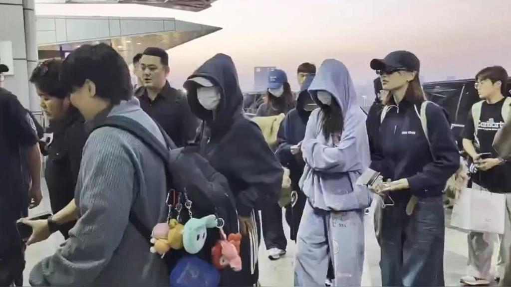 人氣女團TWICE今早搭機返韓！大批粉絲現身送機　明年3月台北大巨蛋開唱