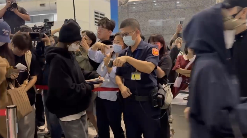 最新／高雄演唱會落幕！人氣女團TWICE今早搭機返韓　大批粉絲現身送機