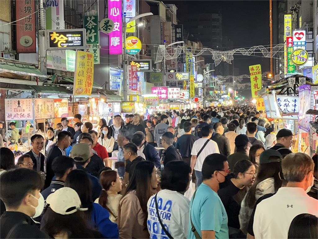 快新聞／演唱會經濟發威！18萬歌迷擠爆港都　帶動周邊商機「產值狂飆5億」