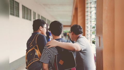 勸導4次老師竟遭學生「打又踹」！現職教師無助哀喊：我能提告嗎？