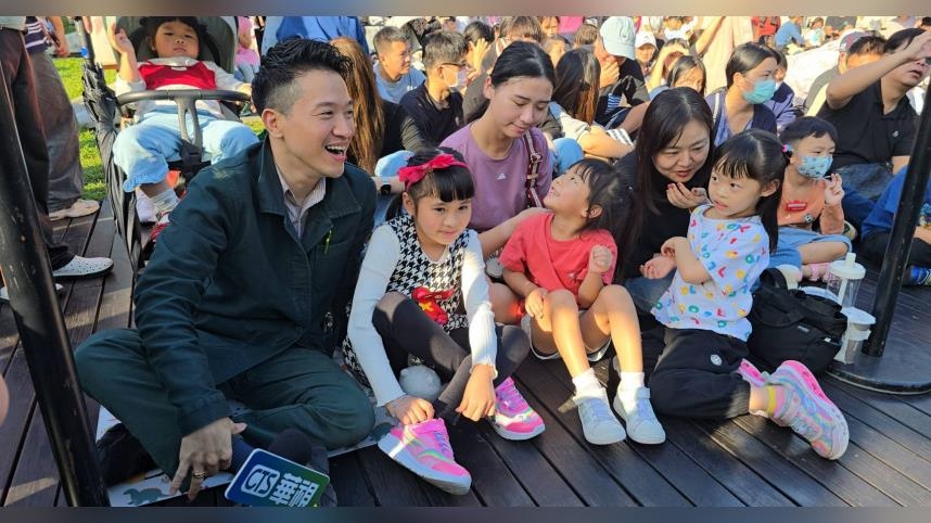 桃園親子派對湧上千家庭　何志偉：孩子0-18國家一起養
