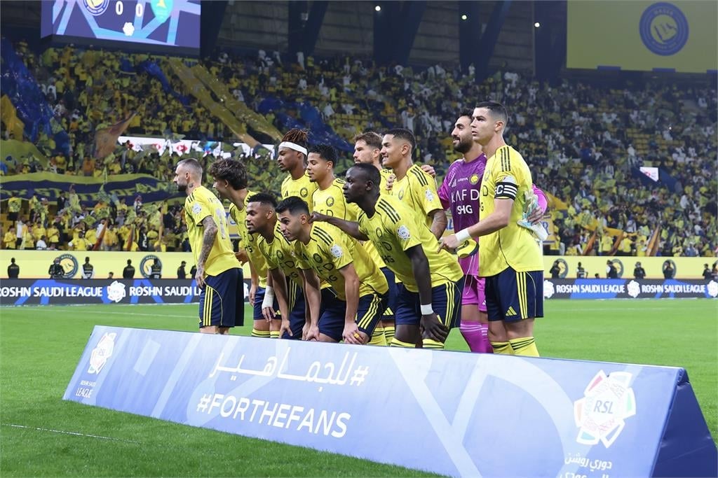 足球(影)／40歲C羅依然神勇無比！演出「倒掛金鉤」破網幫助艾納斯獲勝