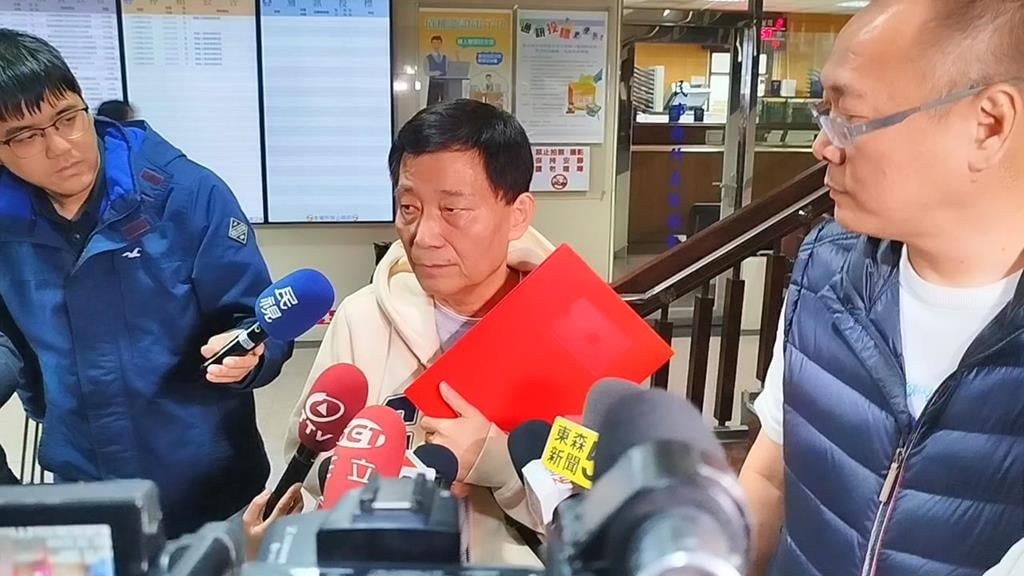 畢書盡父親涉逃漏稅676萬2度被通緝　低調現身法院辯「不知情」