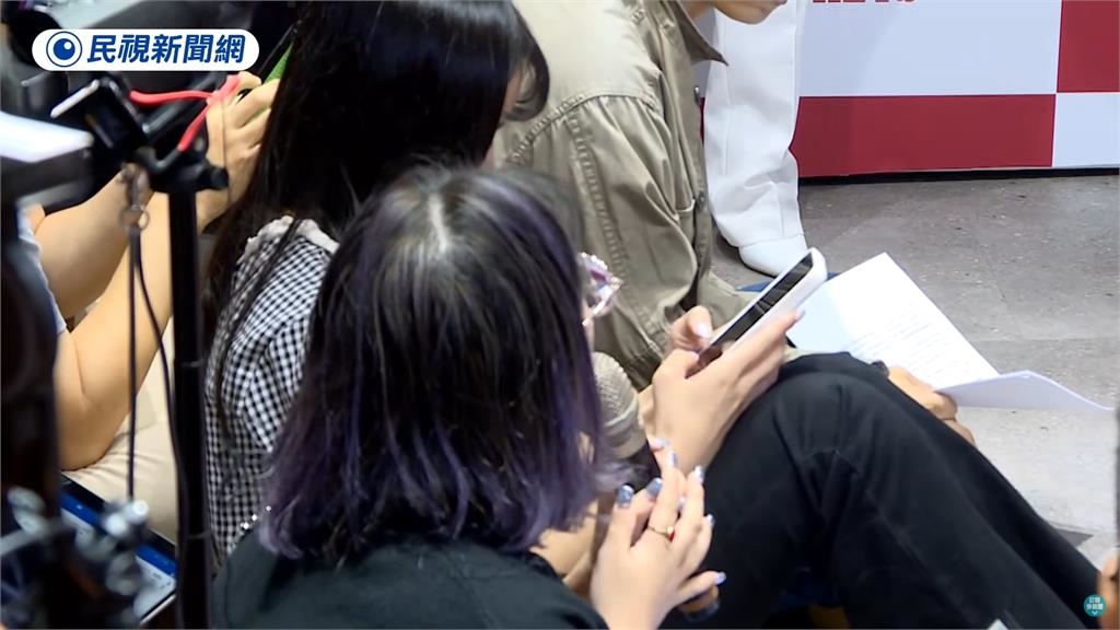 中職(影)／記者會「媒體坐地上」被罵翻！原來樂天想「跟大谷一樣被環繞」卻搞砸