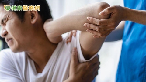肩痛別光打針！醫警示：類固醇注射並非萬靈丹　吸菸、肝病患者風險更高
