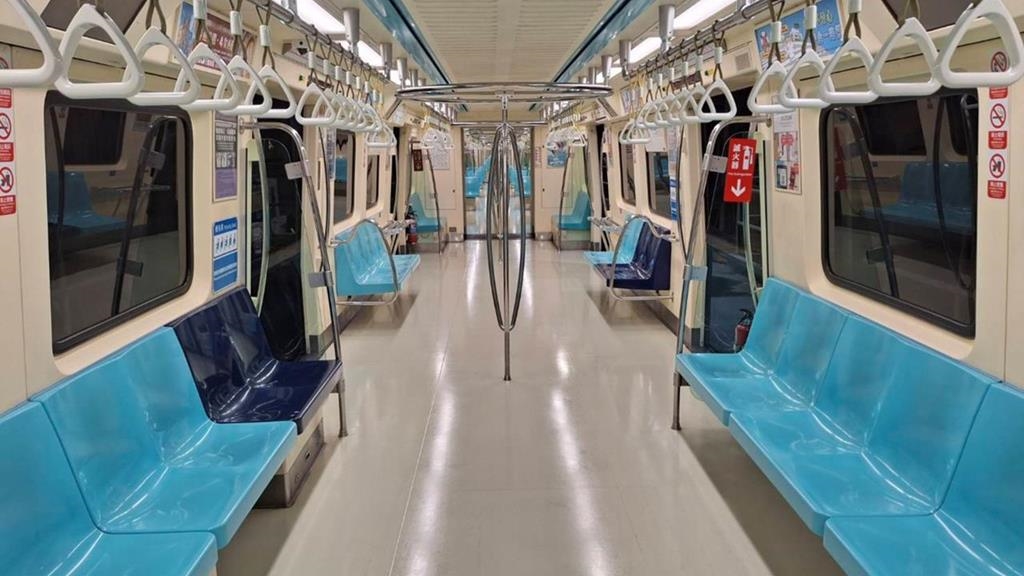 13歲少女背後30cm刀痕搭捷運「被逼讓座」！母親不忍怒嗆：要穿泳衣出門嗎？