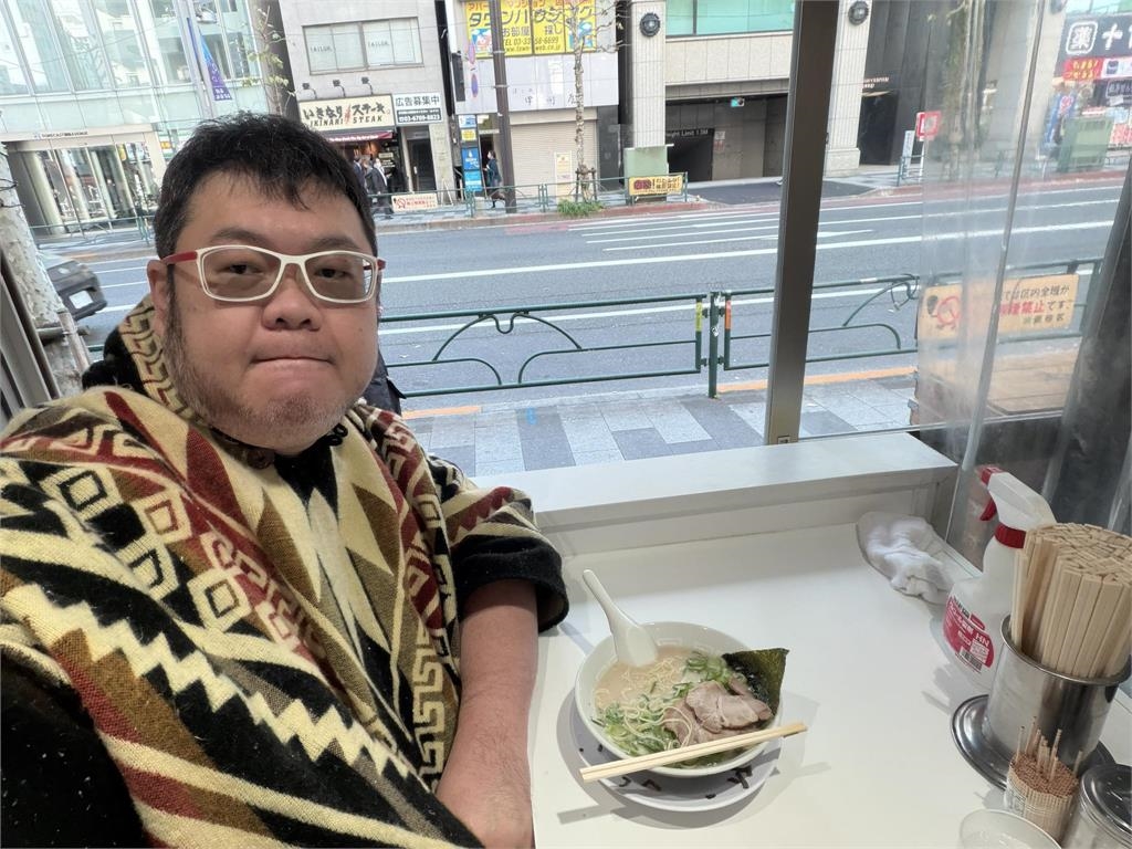 四叉貓發文「館長快閃蛋捲店」歇業 店面全清空…網友嘲:要到中國開新店?