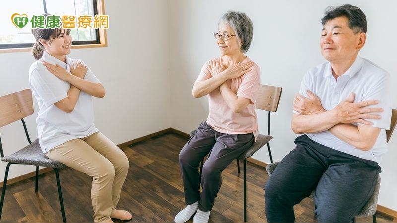 長者跌倒危機四伏！物理治療師教「4大招運動」降低風險
