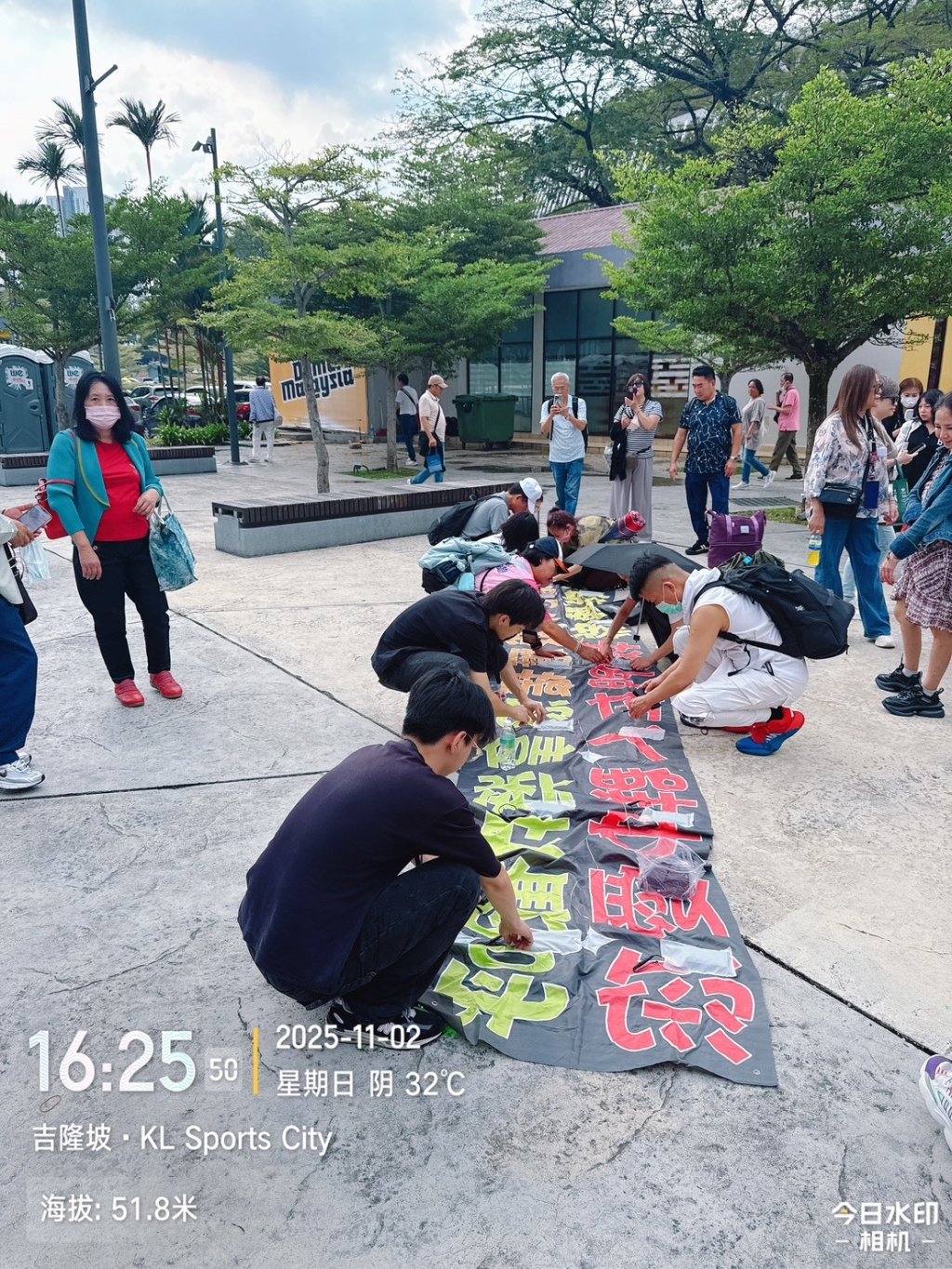 70歲白冰冰國外開唱！台粉絲包車應援 整團全是「董座貴婦」超猛