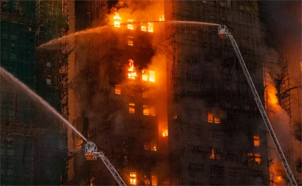 香港大火／7棟大樓「燒成火柱」宛如煉獄！台灣消防員悲痛：我在場也會絕望