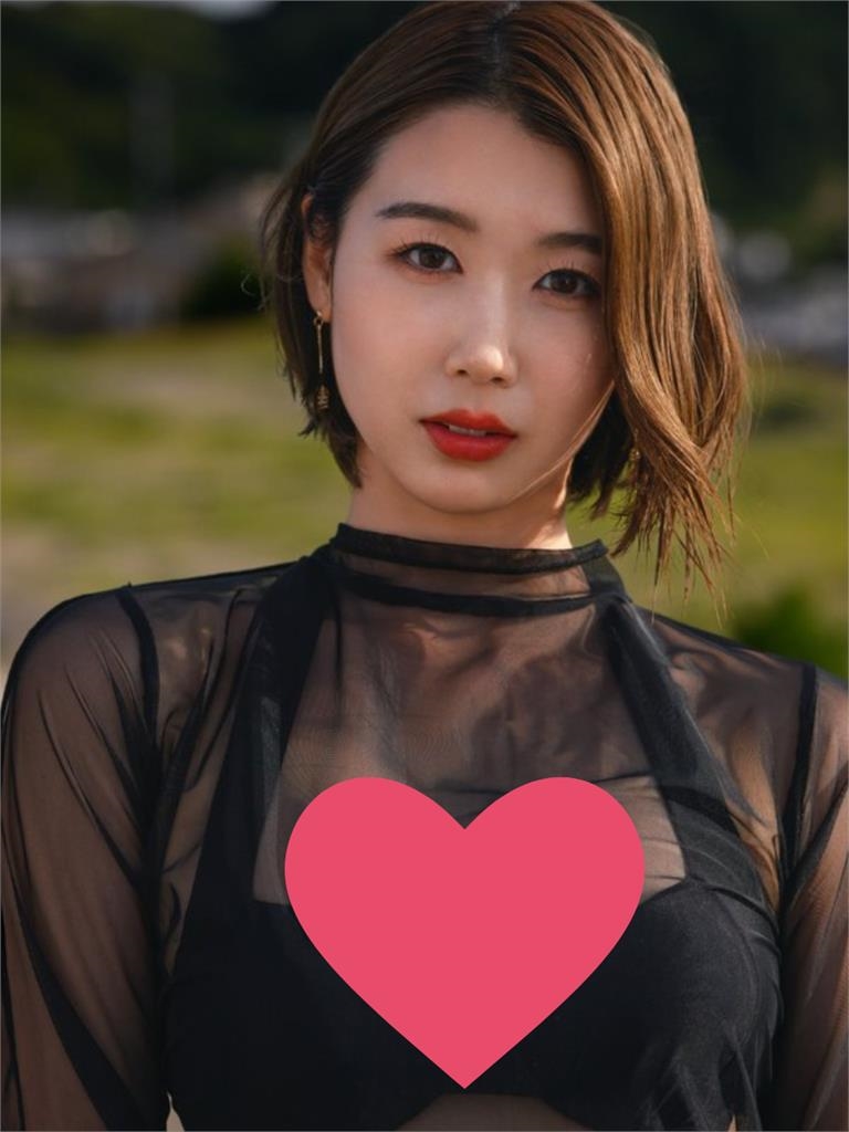 人妻出道拍AV讓人忍不住「狂回頭」！片商大讚封「5度見」美人