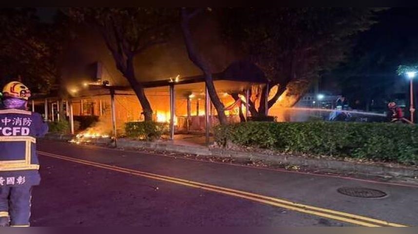 台中忠誠福德祠深夜大火！竟是2名兒少玩火惹禍　廟燒成廢墟