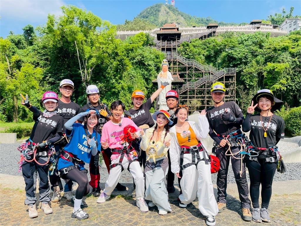 顏曉筠挑戰空中國標超優雅！籃籃挑戰繩索垂降求感情順遂卻卡關淚問「怎麼會這樣」