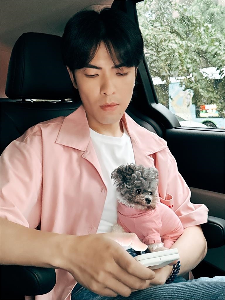 蕭敬騰赴中「西裝登台」近況曝:好開心!暌違5年「回台灣跨年」台人反應曝