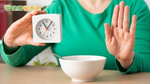 「手術前禁食」一定要嚴格遵守?醫:當心「偷吃偷喝」變致命風險!