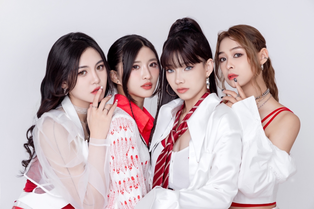 金志遙出道30年為女團「SVETA心動女孩」獻出第一次!親自執導MV「天王造型」致敬郭富城