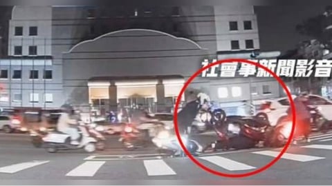 高雄三民騎士右切待轉區釀3車連環撞　男被噴飛又遭機車重壓倒地