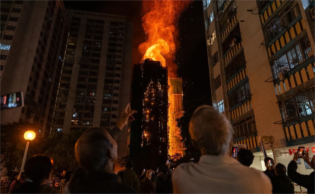 香港大火／宏福苑遭台人玩地獄哏「鬼滅無限城」！港網痛心：我們有笑花蓮？