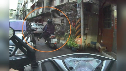 通緝男騎機車狂逃躲警　蛇行閃車後座女友頭暈軟腳