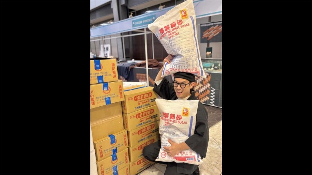 買糖買到見台糖董事長？　日本蘋果糖店職人收「抱枕大禮」