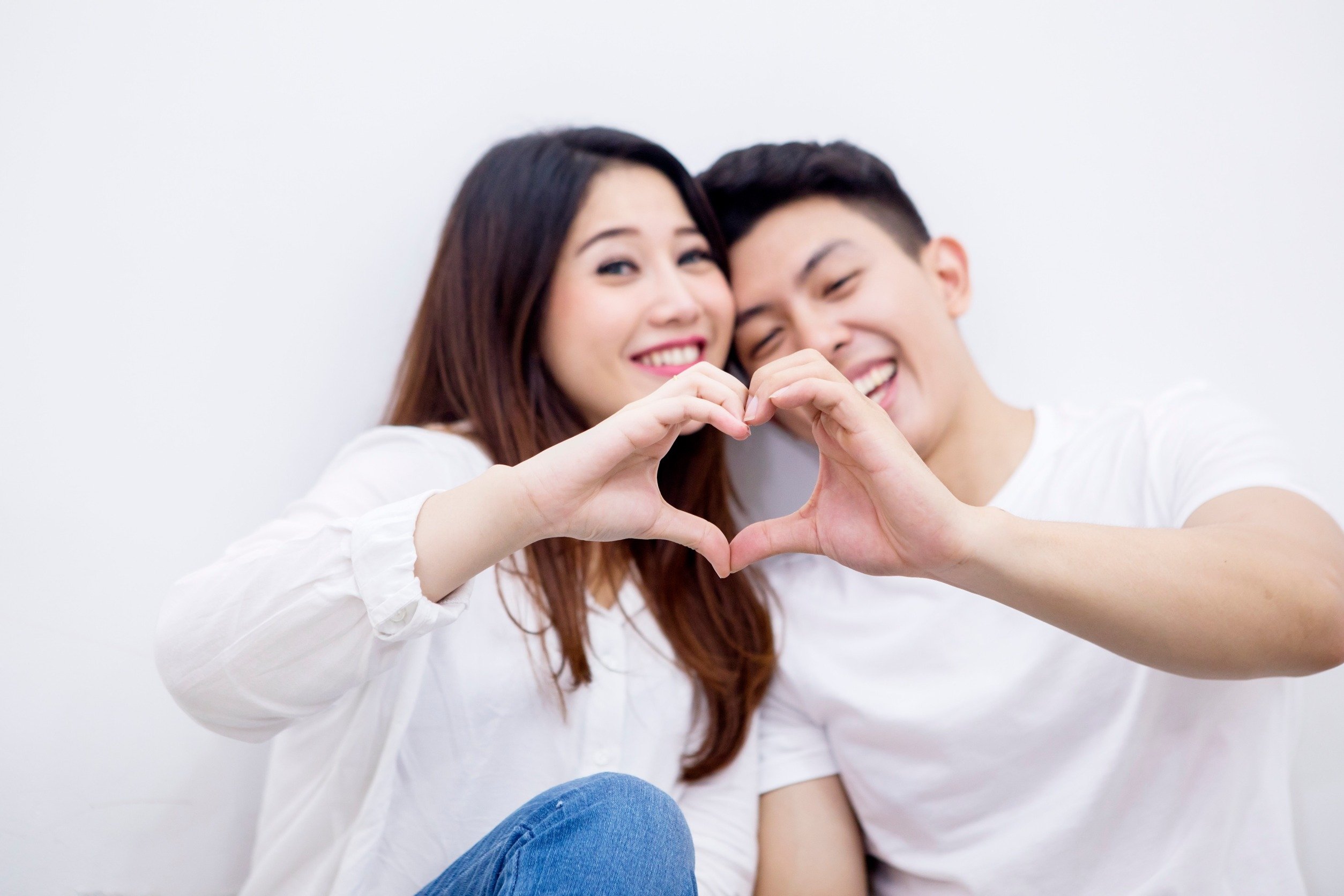 愛情最有趣的地方在於,它能讓一個原本每天喊累、靠著咖啡活著的人,突然精神變超好。圖/123RF圖庫