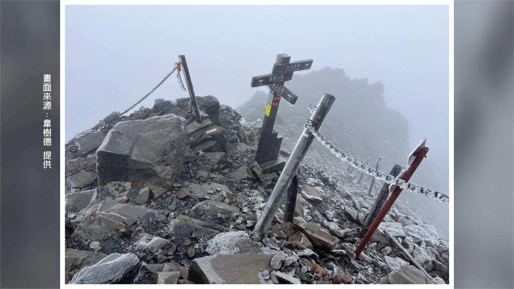 合歡山下冰霰！遊客直擊嗨翻　　下週二東北季風報到又變天