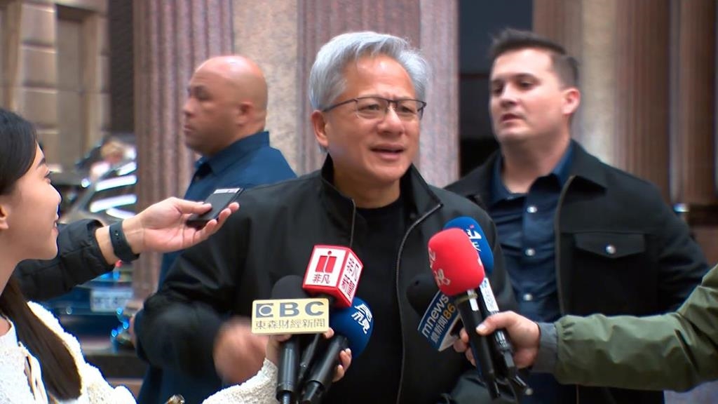 黃仁勳帶家人悄悄訪台　北上逛街買蜜餞行程滿檔喊「好累」