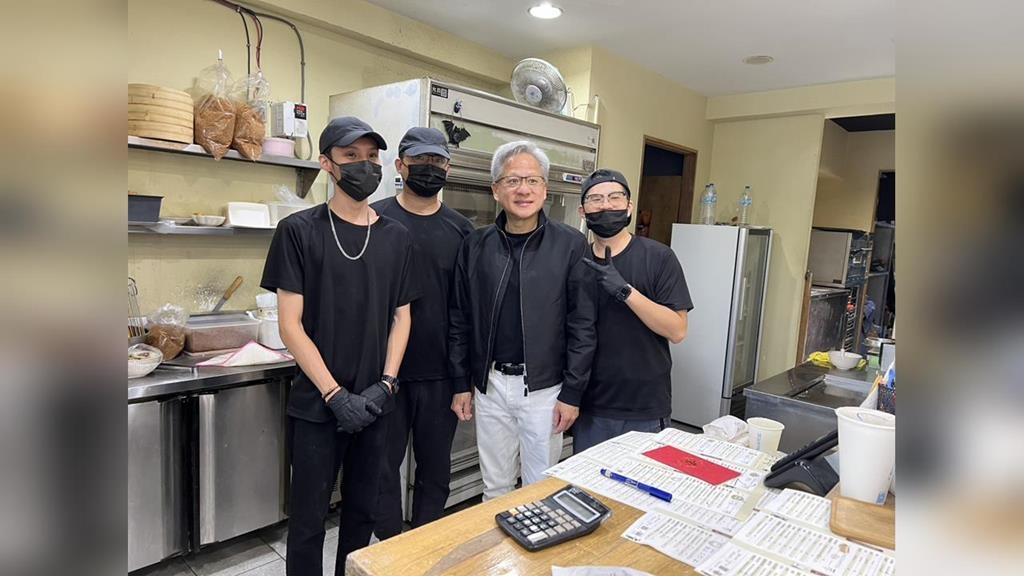 台式早餐！黃仁勳一早赴大安區豆漿店　點了蛋餅跟「這些餐點」