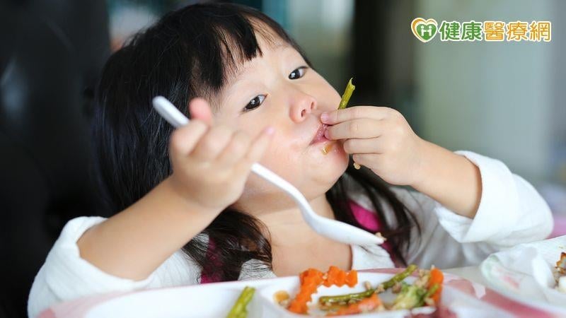 口齒清晰度與「吃」的有關？專家：留意嬰幼兒口腔動作發展